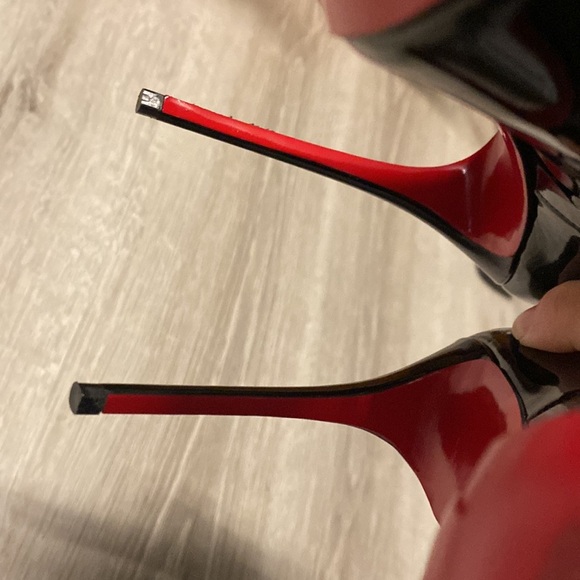 Louboutin Black Patent Very Prive Pumps Heels - 38 - Picture 10 of 12